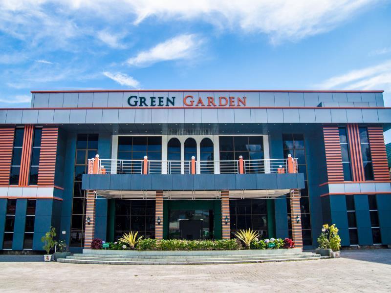 Green Garden Hotel Berastagi Exterior foto